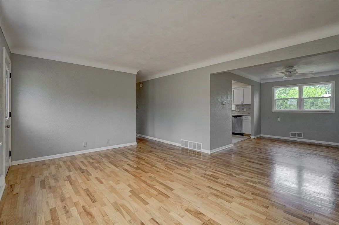 2110 F Ave Ne - Photo 4 of 16