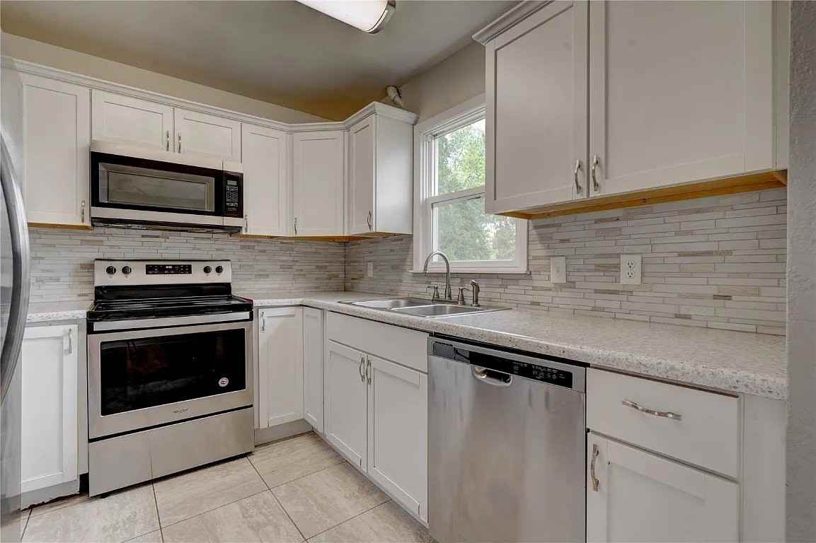 2110 F Ave Ne - Photo 6 of 16