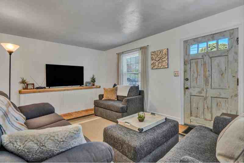 439 Cedar Bluff Ave Se - Photo 5 of 24
