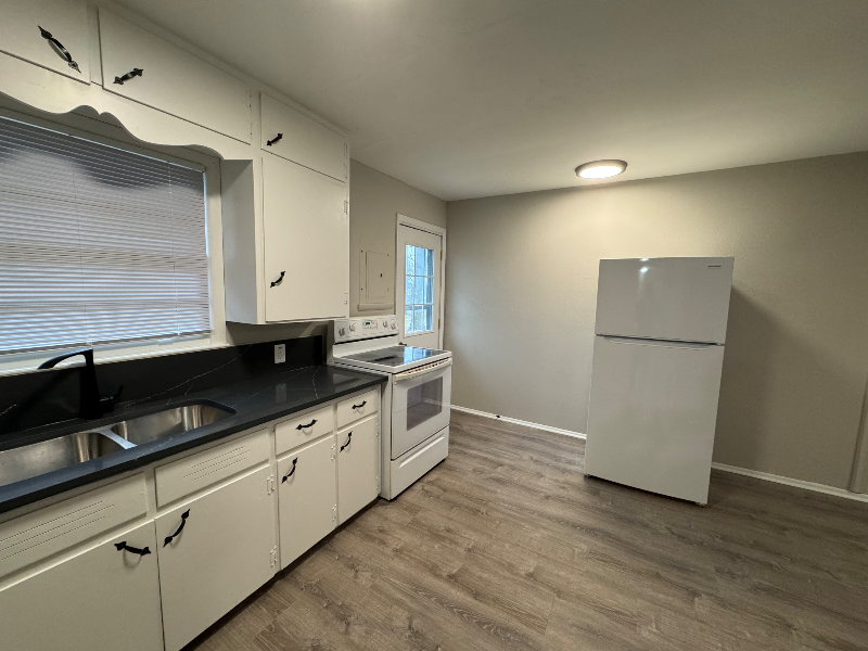 204 W 5th St #2 - Photo 4 of 16