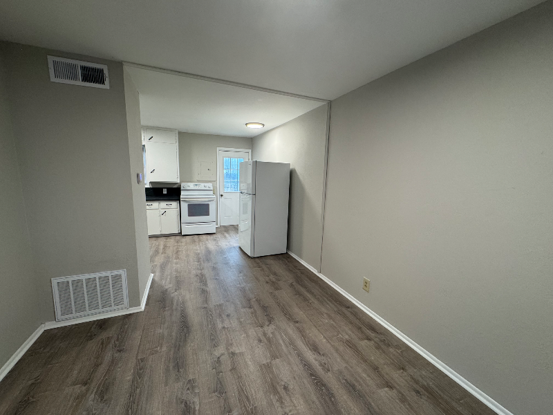 204 W 5th St #2 - Photo 6 of 16