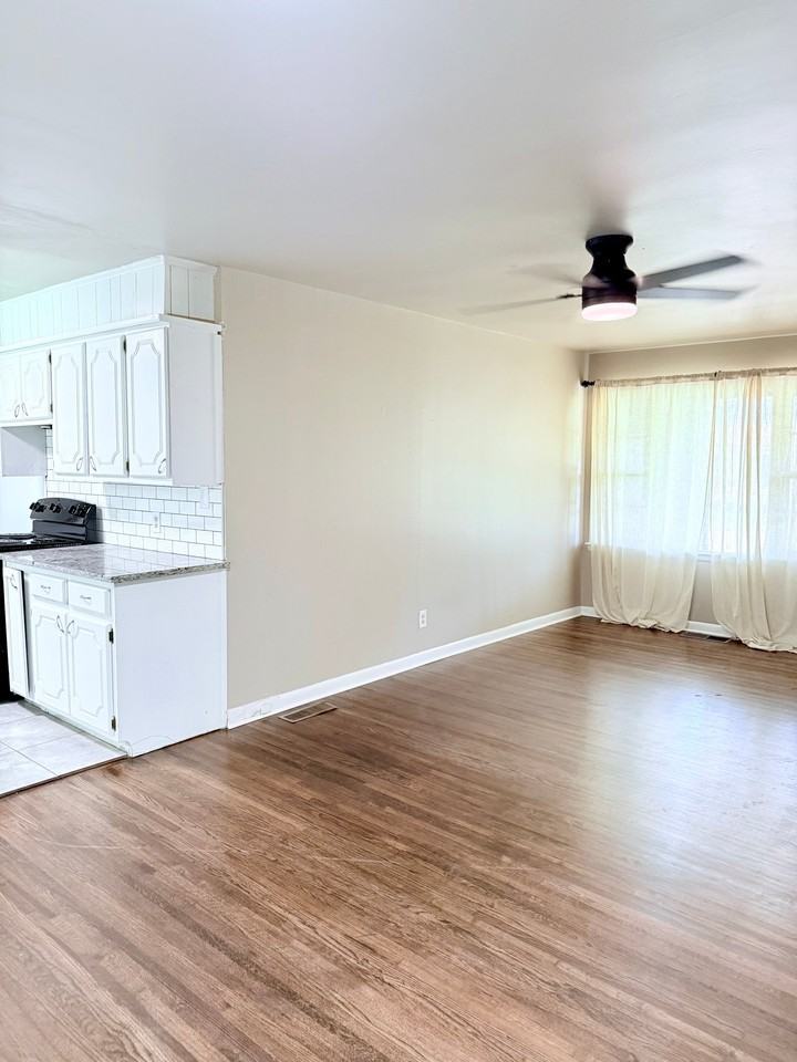 310 S 8th St - Photo 2 of 14