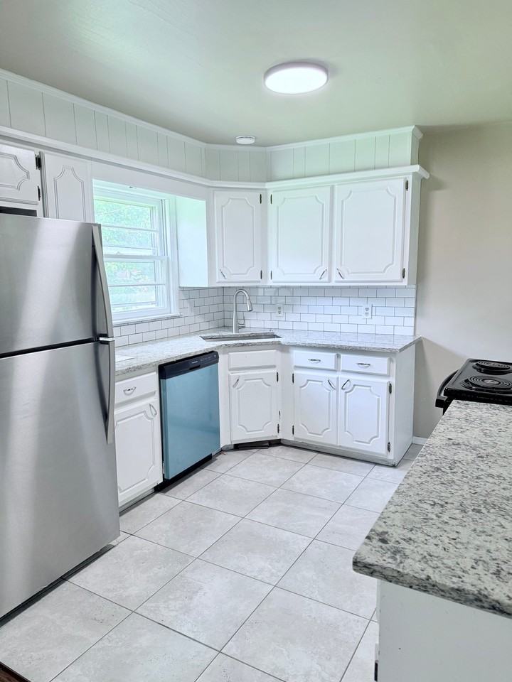 310 S 8th St - Photo 3 of 14