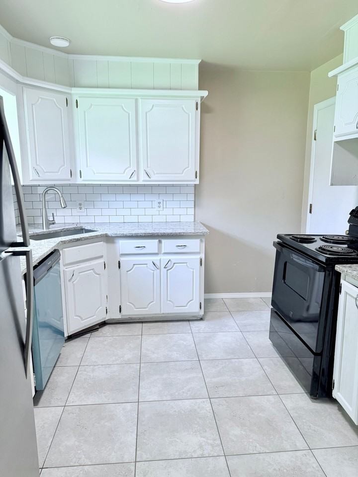 310 S 8th St - Photo 4 of 14