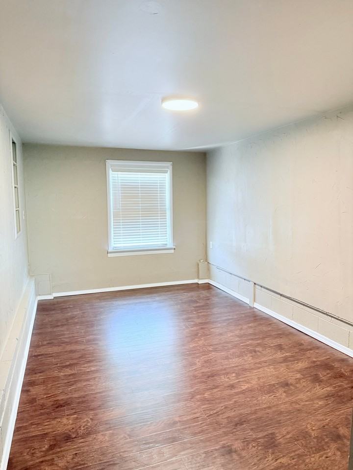 310 S 8th St - Photo 6 of 14