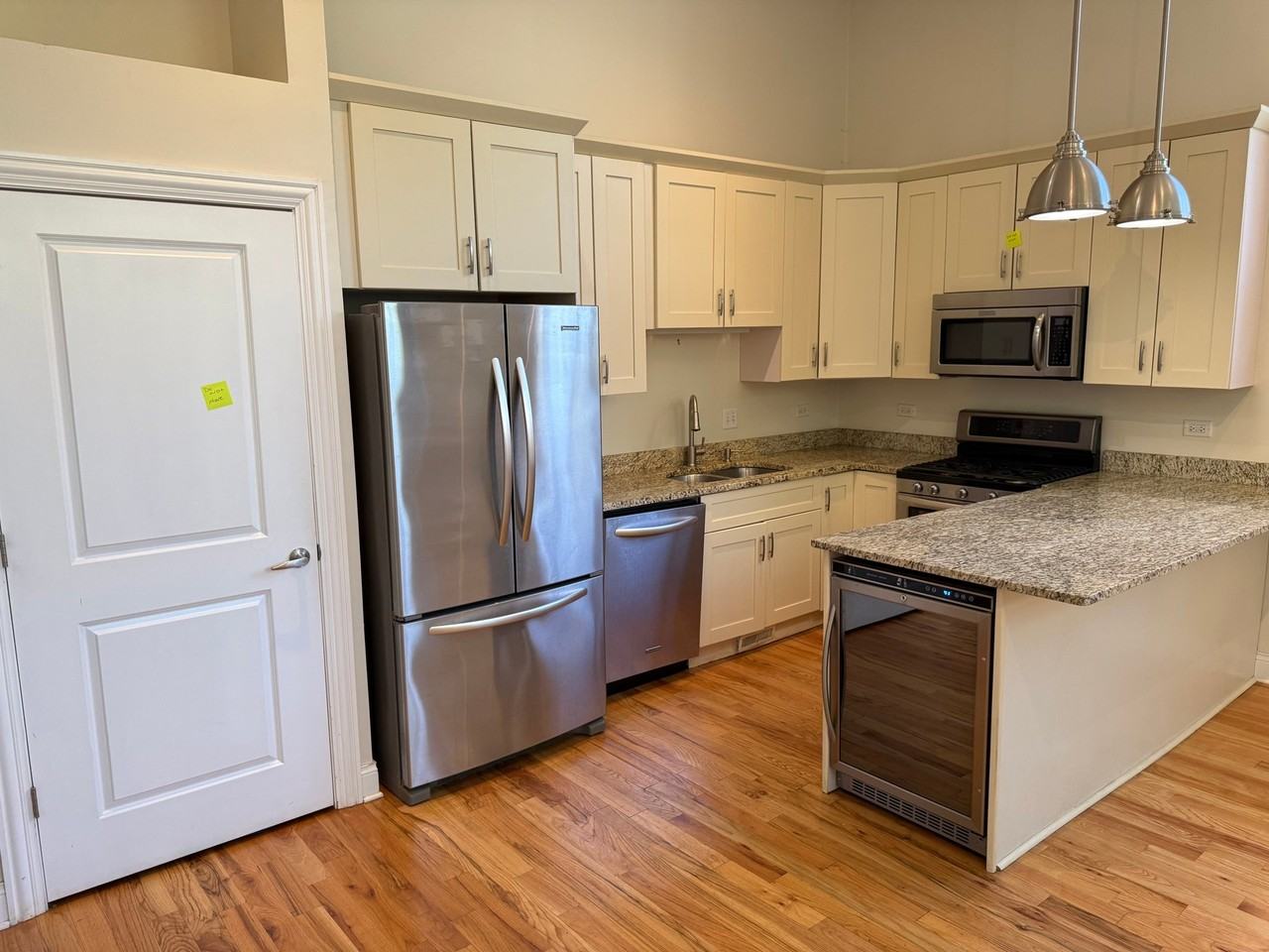 1458 N Maplewood Ave #1stFL - Photo 2 of 17