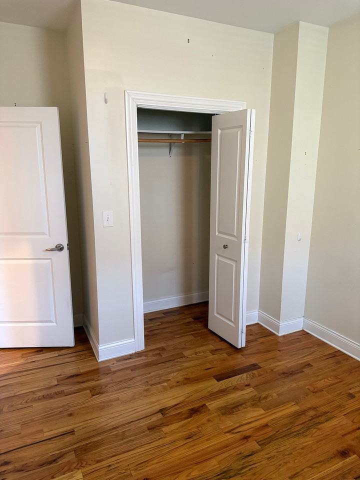 1458 N Maplewood Ave #1stFL - Photo 6 of 17
