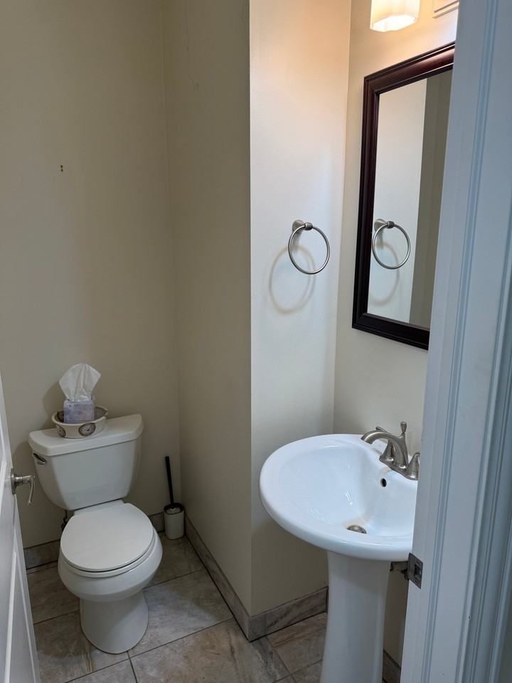 1458 N Maplewood Ave #1stFL - Photo 7 of 17
