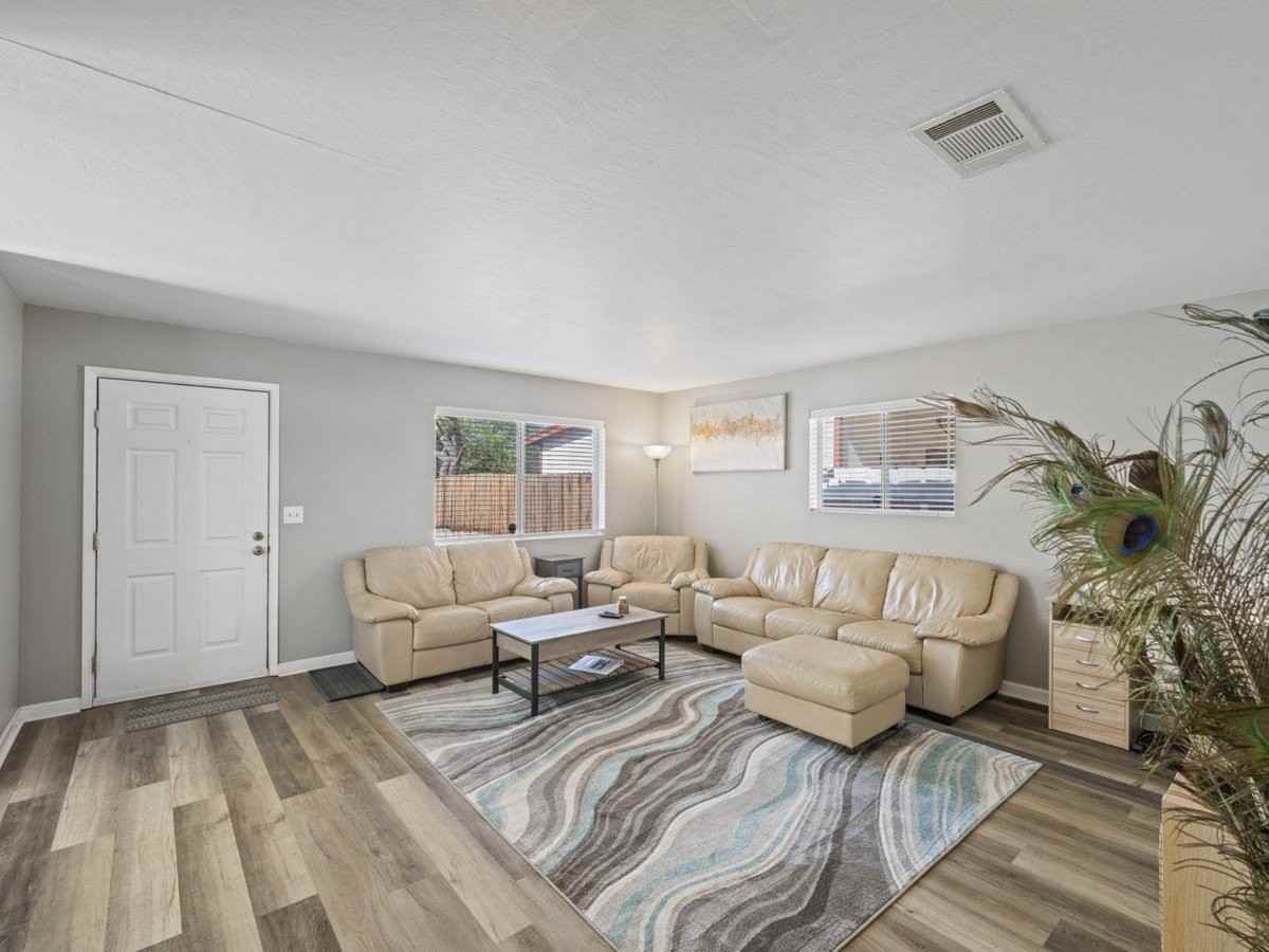 1237 Lenrey Ave - Photo 3 of 20