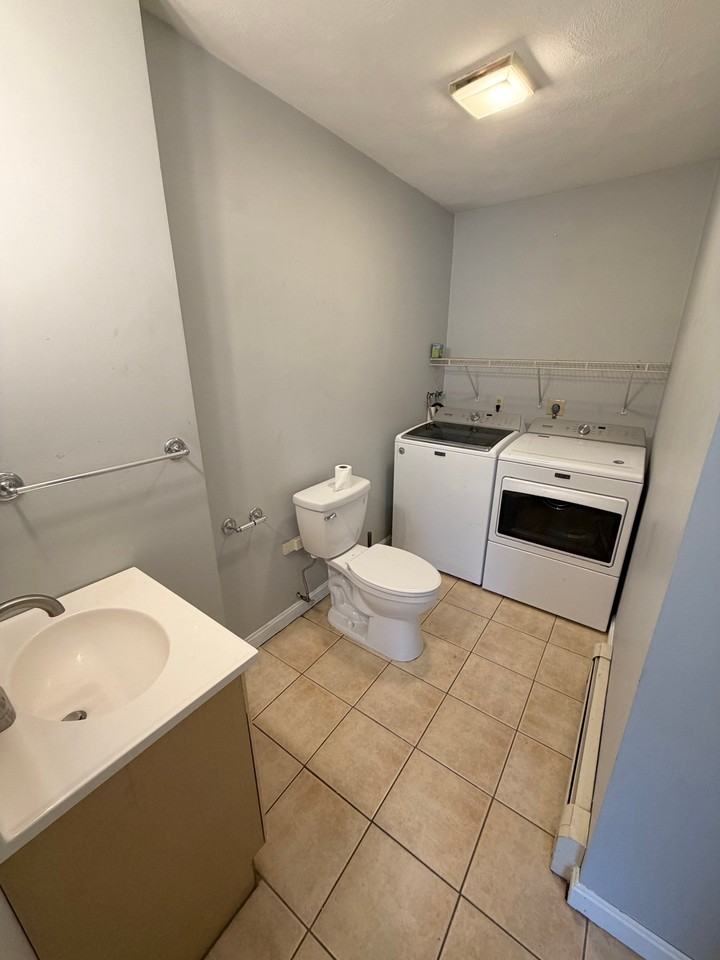 28 Riverdale Ave #B - Photo 7 of 19