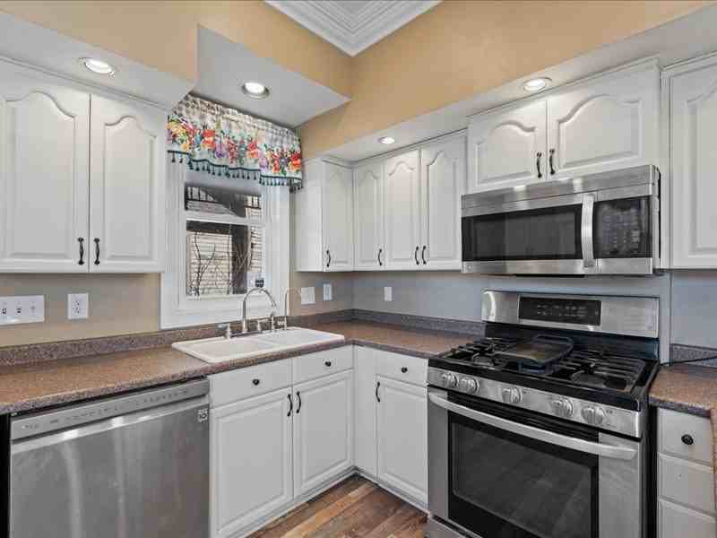 1517 9th Ave - Photo 2 of 45
