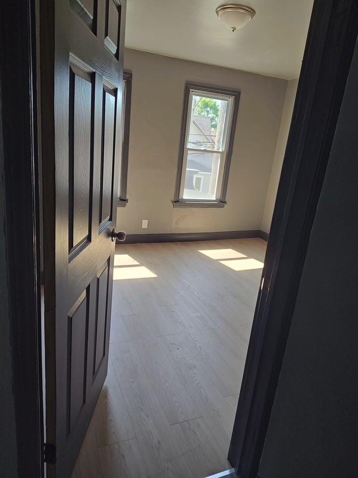 1225 Norwood Rd #UP - Photo 6 of 7