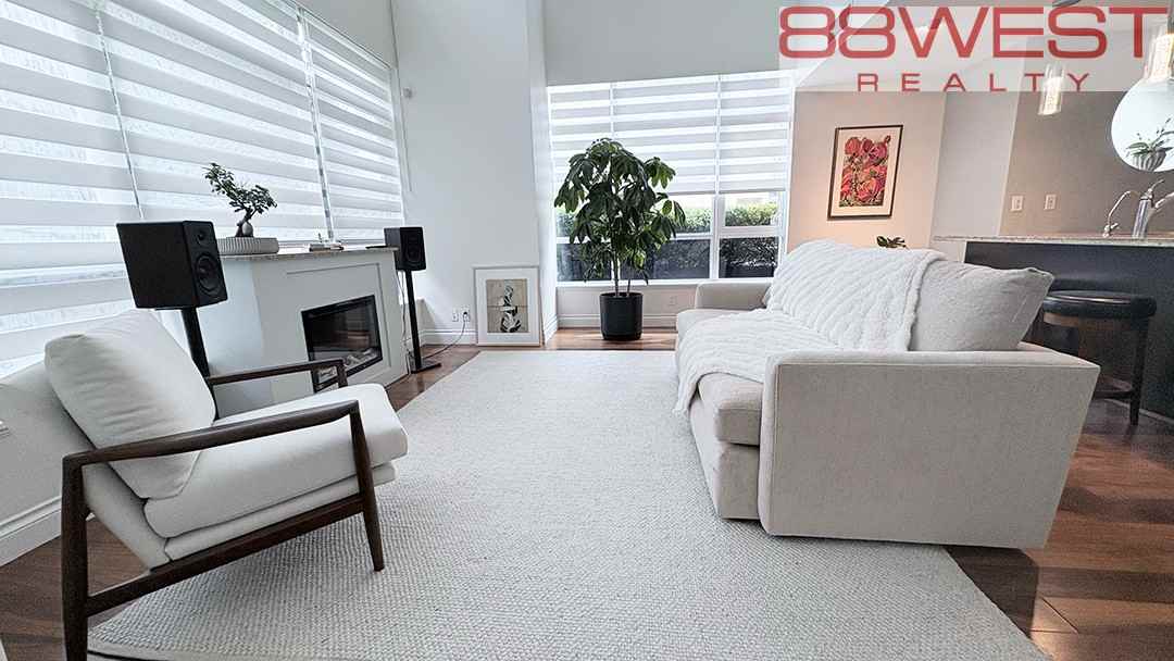 167 Esplanade West - Photo 4 of 30