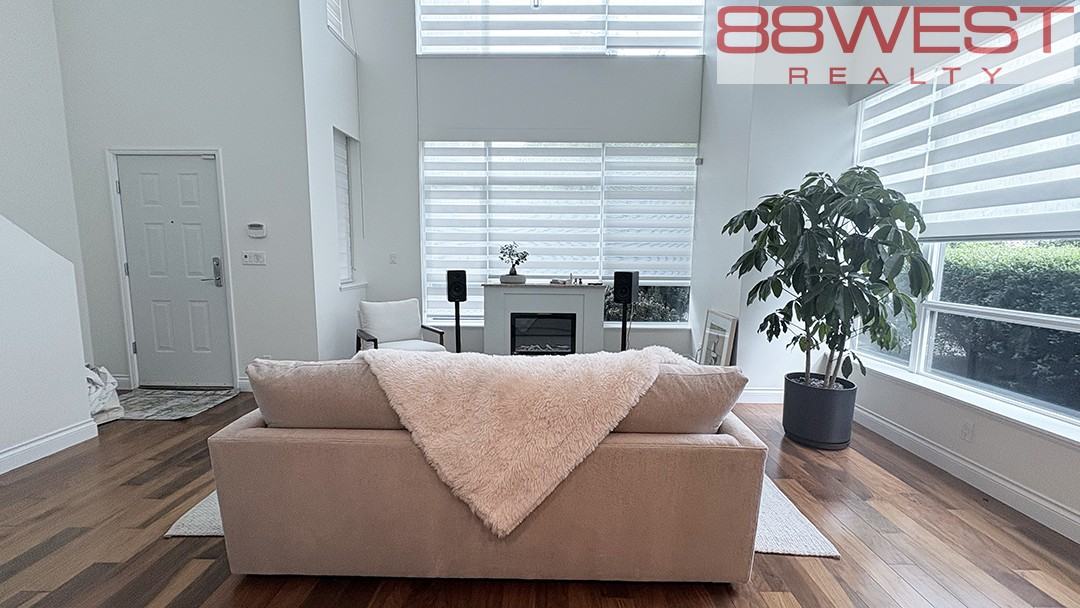 167 Esplanade West - Photo 3 of 30