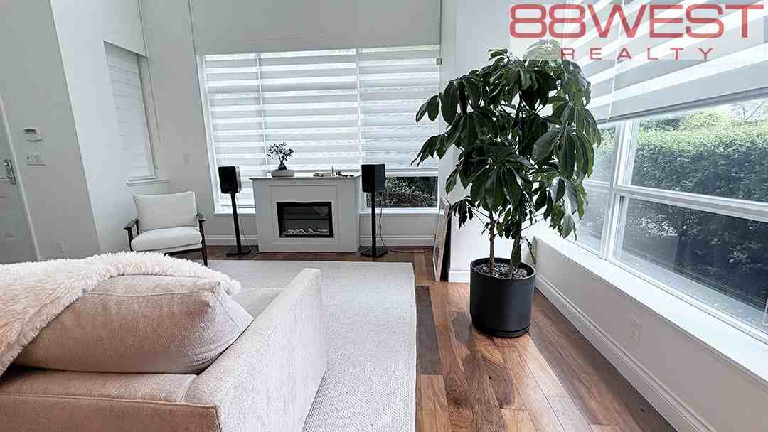 167 Esplanade West - Photo 6 of 30