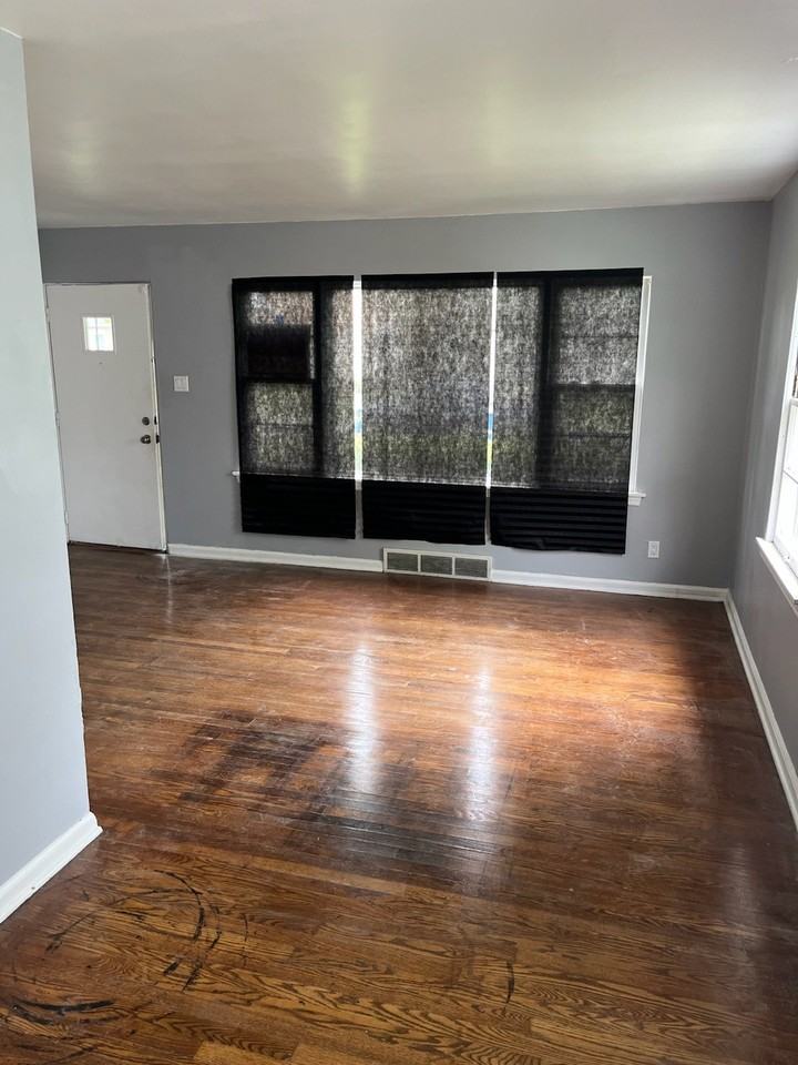 3777 Lincoln St - Photo 4 of 11