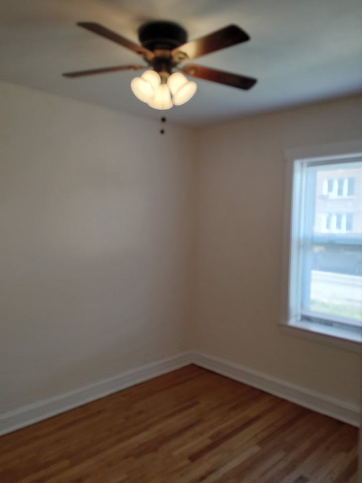 3235 N Lockwood Ave #1 - Photo 4 of 10