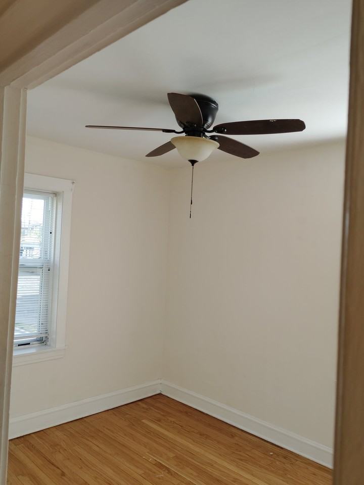 3235 N Lockwood Ave #1 - Photo 5 of 10