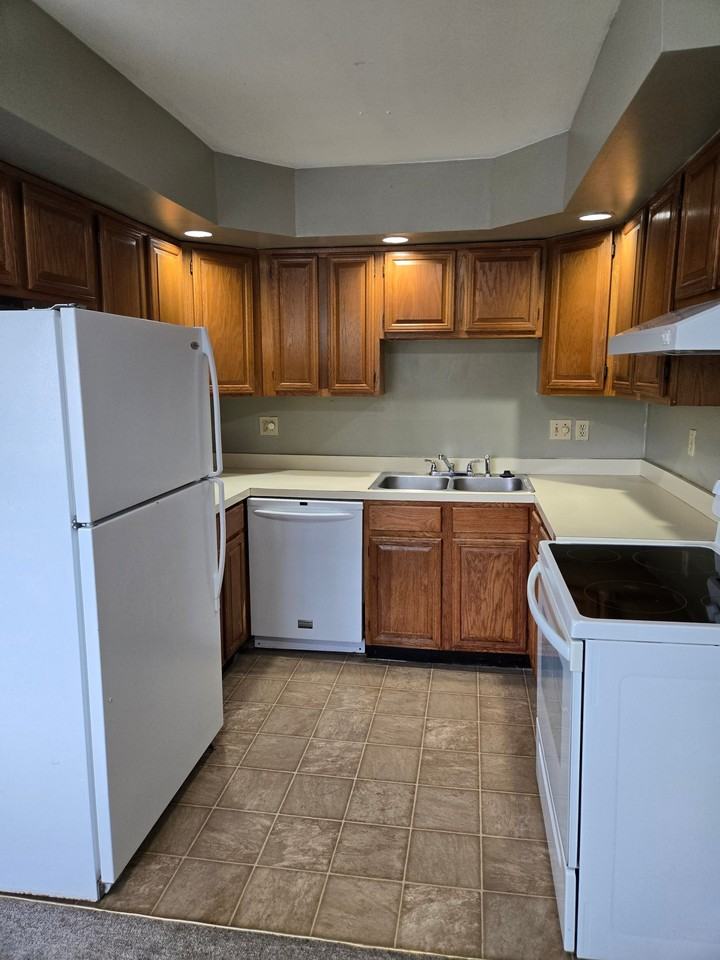 100 Wyncote Ct #100 - Photo 2 of 20