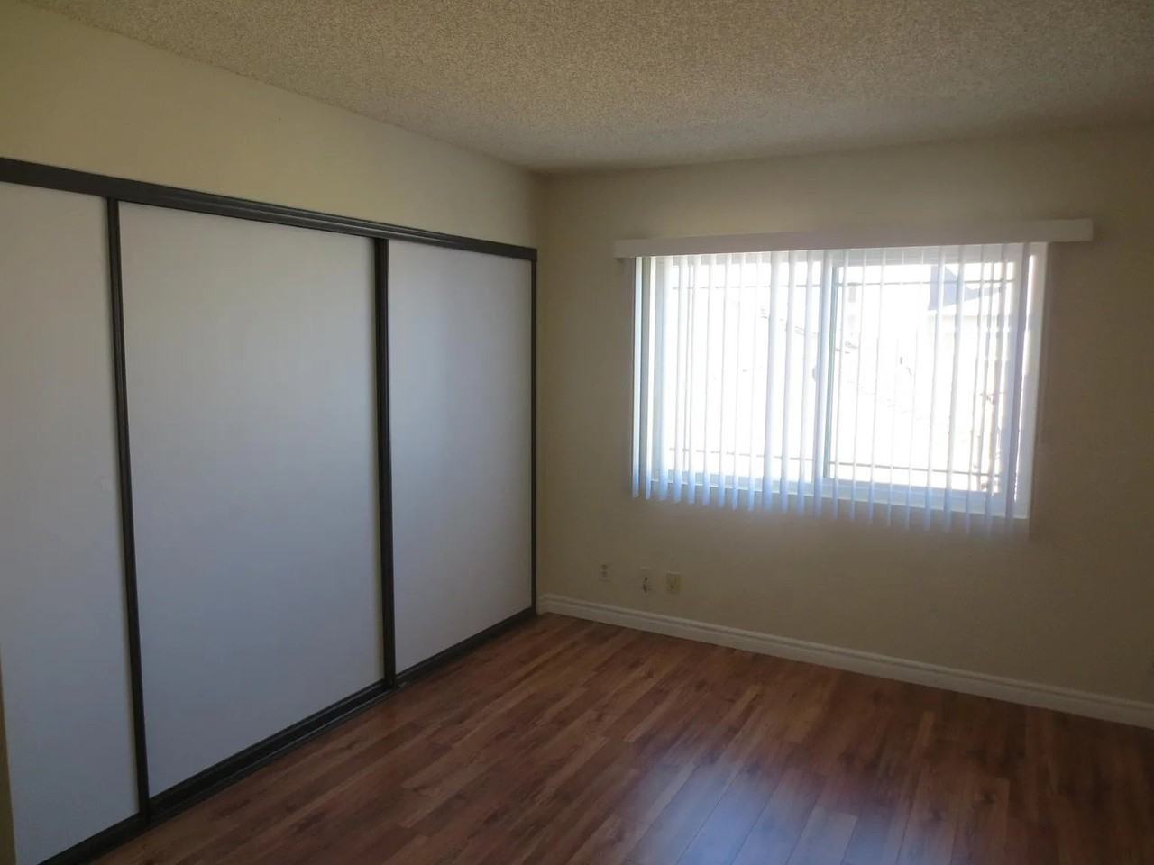 10611 Moorpark St - Photo 4 of 8