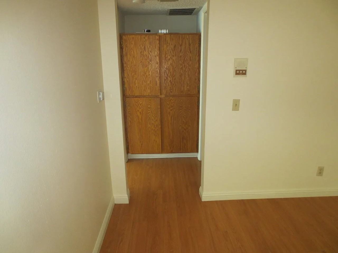 10611 Moorpark St - Photo 7 of 8