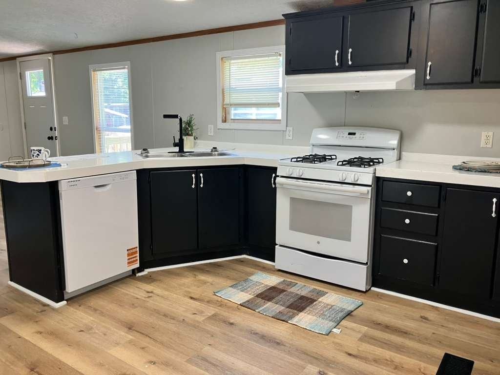 44 Deerwood Park - Photo 4 of 12