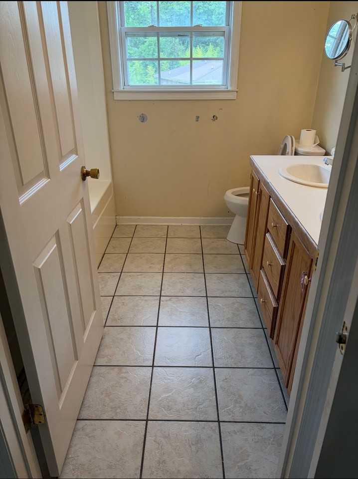 124 Summitt St #B - Photo 3 of 17