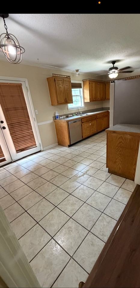 124 Summitt St #B - Photo 5 of 17