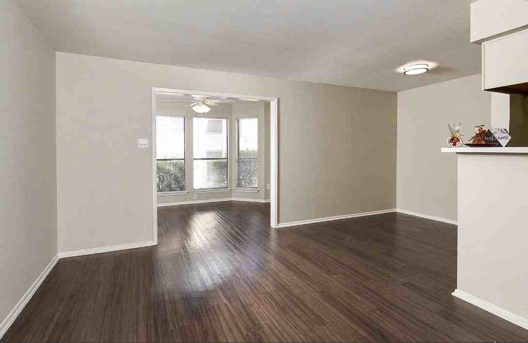11441 Ih #17206 - Photo 2 of 13