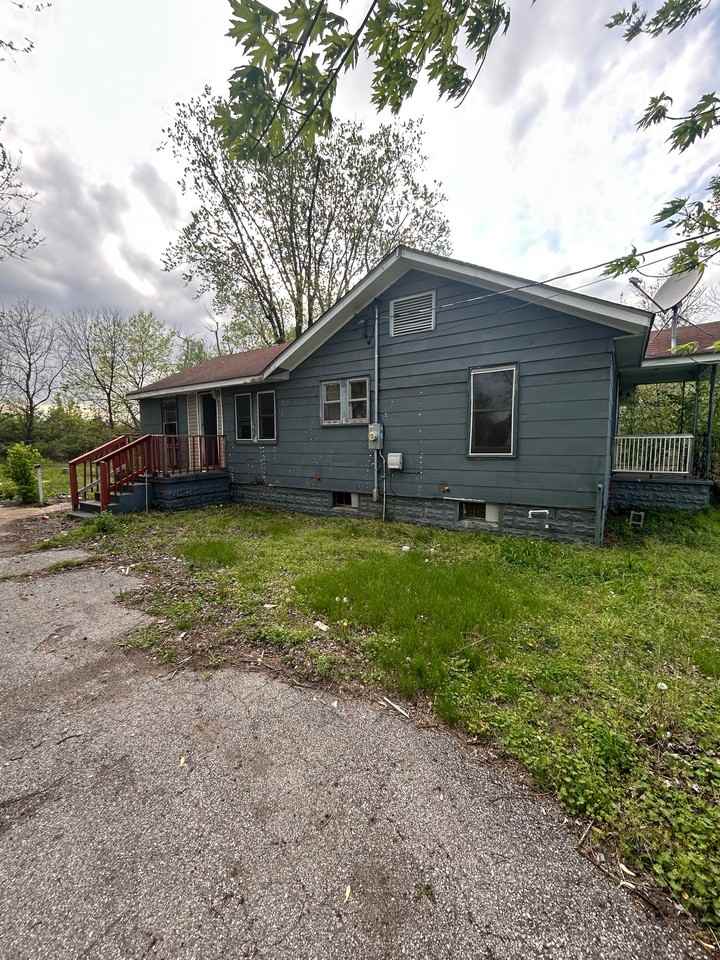 2332 Renois Ln - Photo 2 of 20