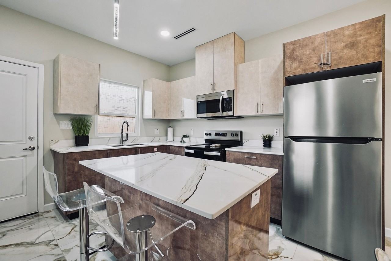 505 N Emerald Ave #4 - Photo 4 of 16