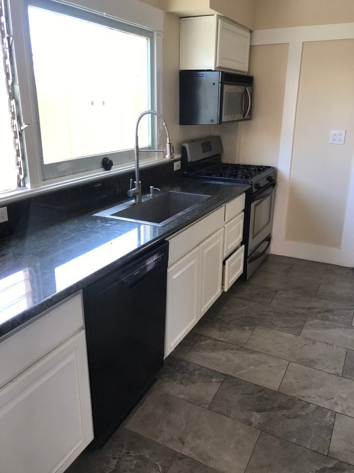 1134 Lime Ave #A - Photo 3 of 12