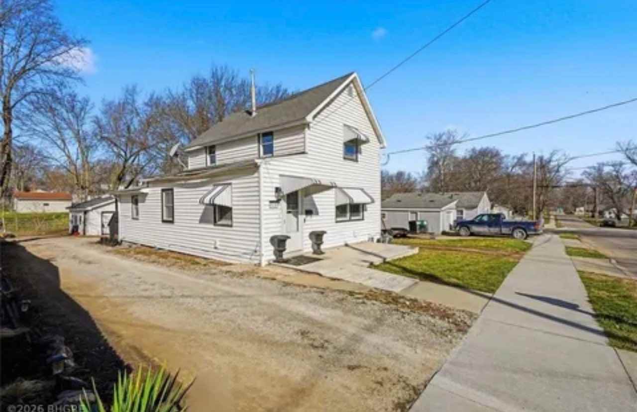 6208 Se 2nd St - Photo 2 of 11