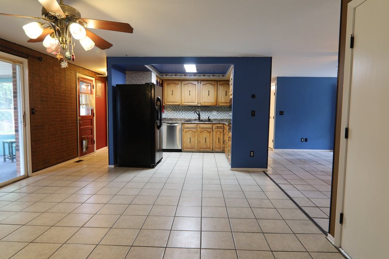 4410 Pennyston Ave - Photo 4 of 20