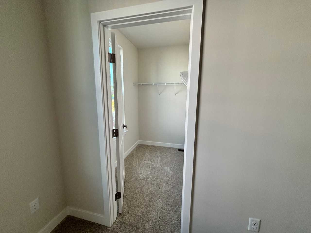 2846 Calgary Ln - Photo 5 of 13