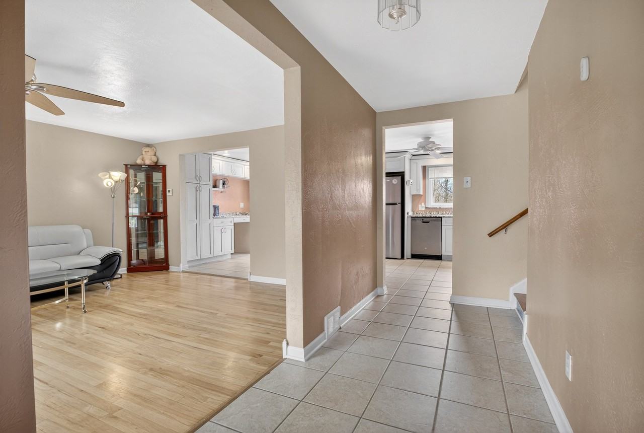 455 Grace St - Photo 6 of 18
