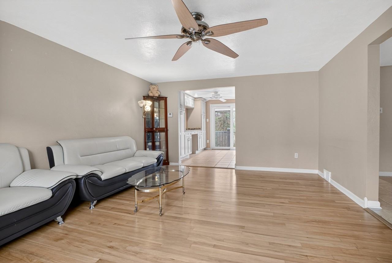 455 Grace St - Photo 7 of 18