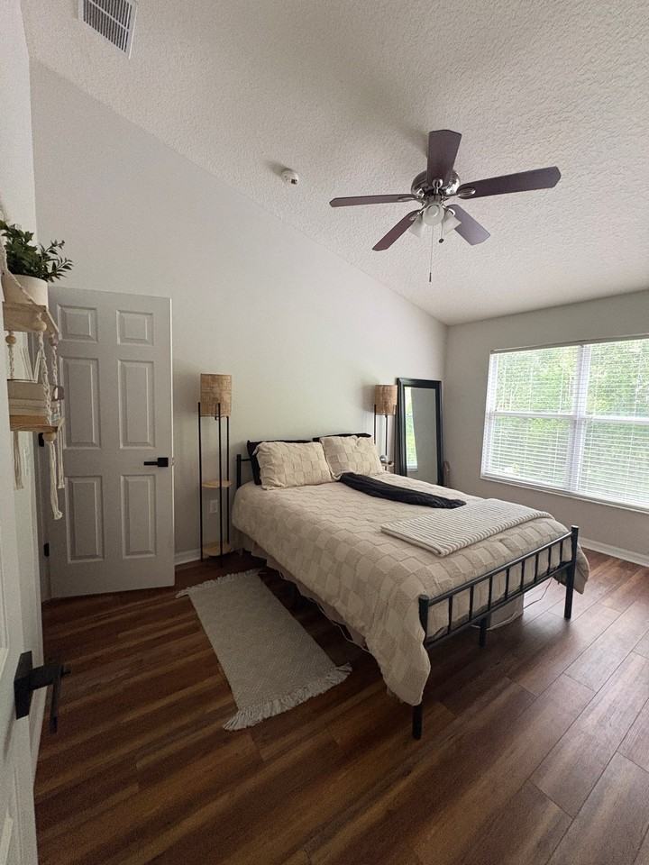 12721 Sunland Ct - Photo 3 of 17