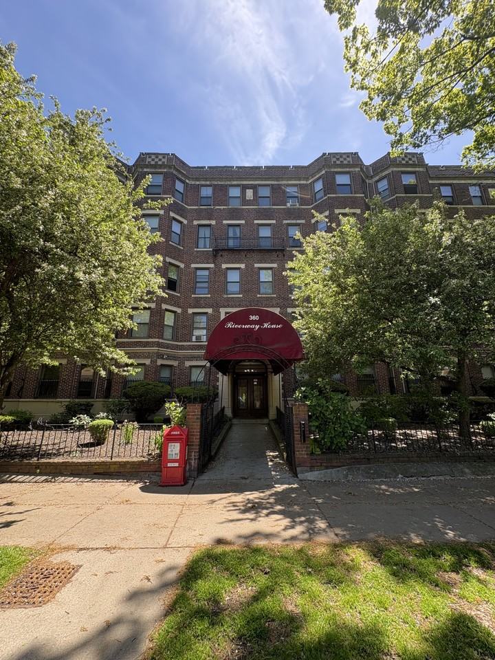 360 Riverway #14