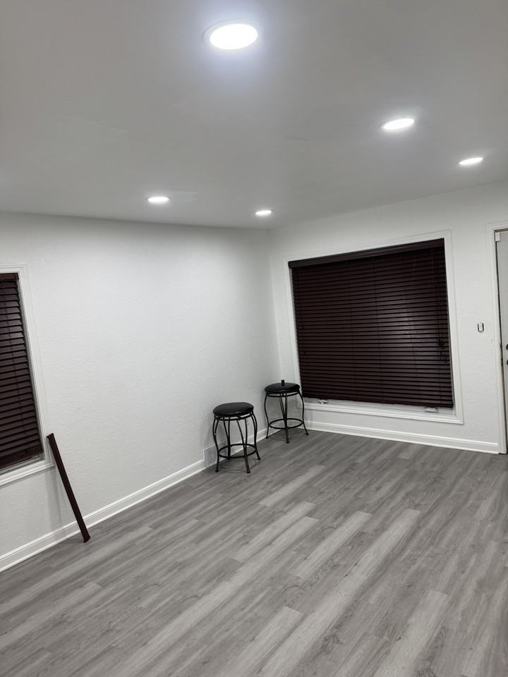 4215 W Fairmount Ave #NA - Photo 2 of 11
