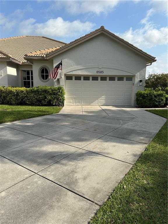 8564 Fairway Bend Dr - Photo 2 of 16