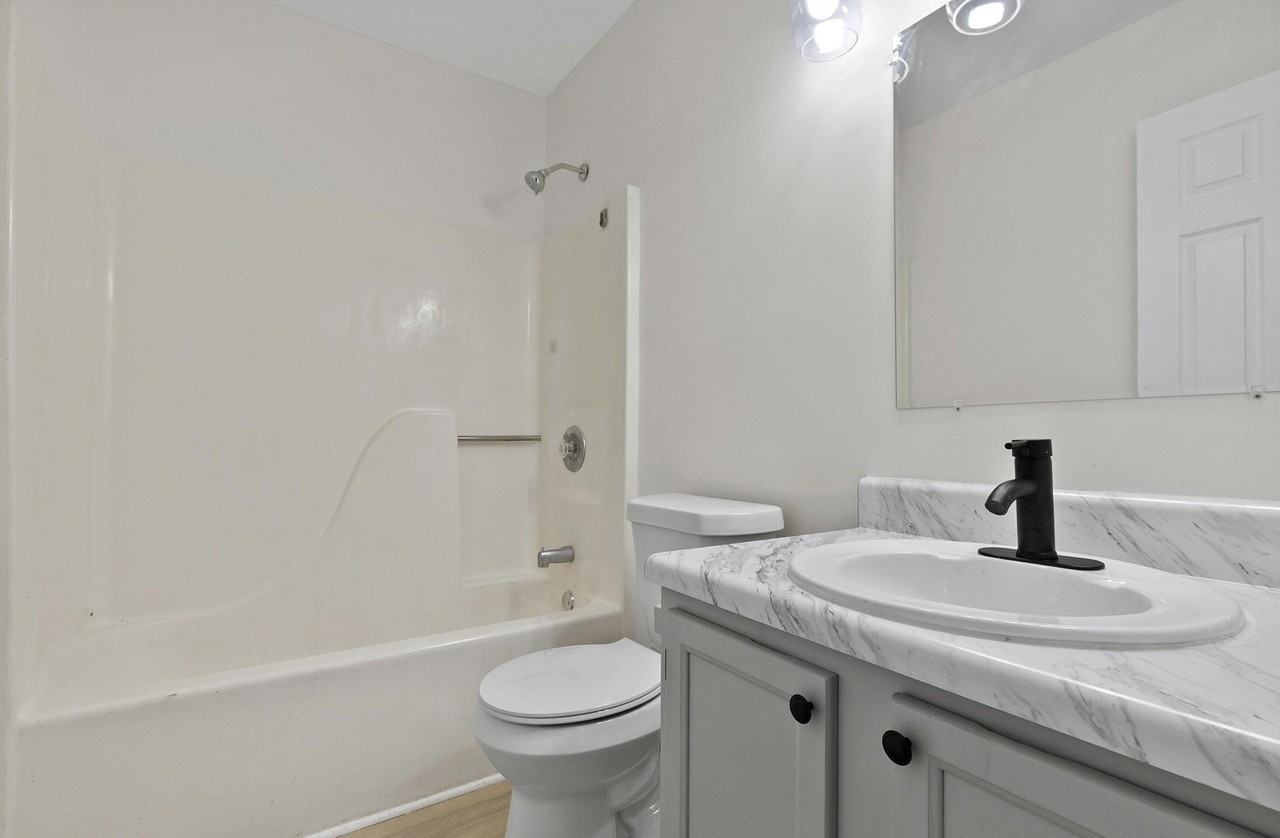 102 S Germantown Rd - Photo 5 of 9