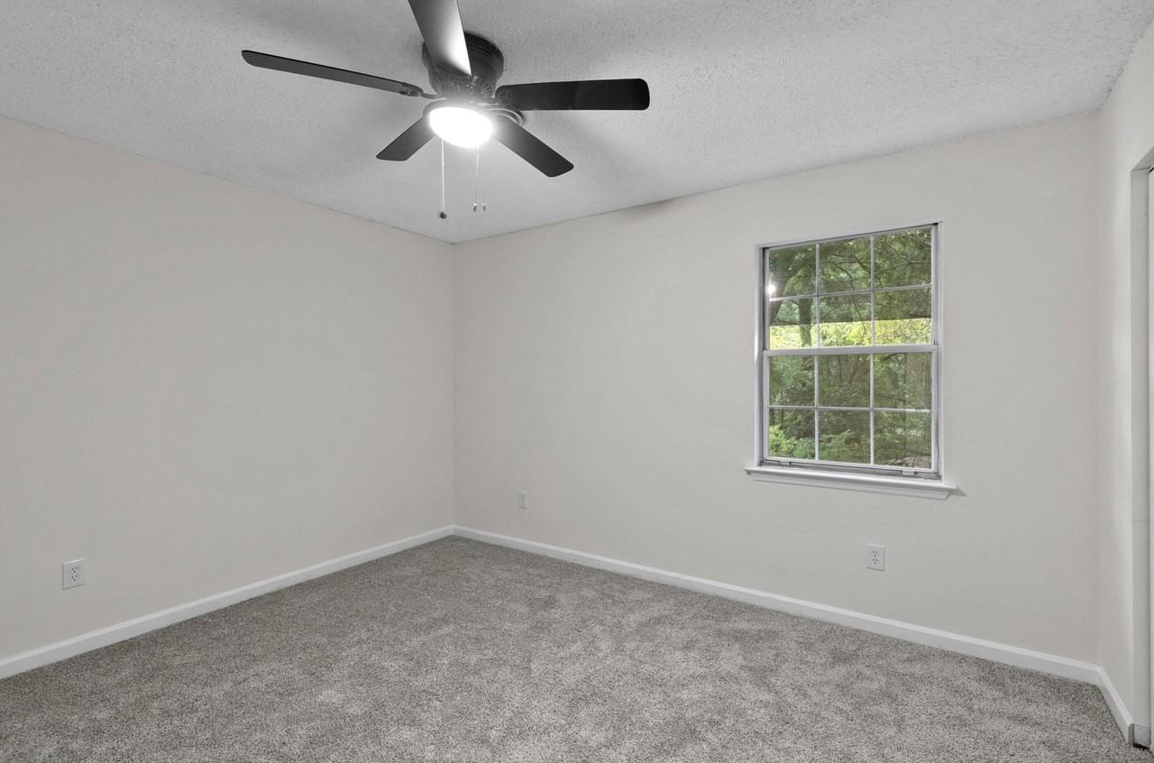 102 S Germantown Rd - Photo 6 of 9