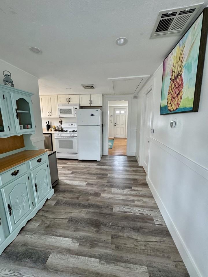 121 6th Avenue - Photo 6 of 17