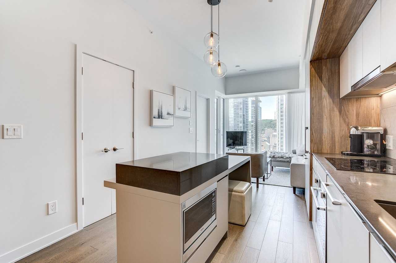1188 Rue Saint-Antoine O - Photo 4 of 29