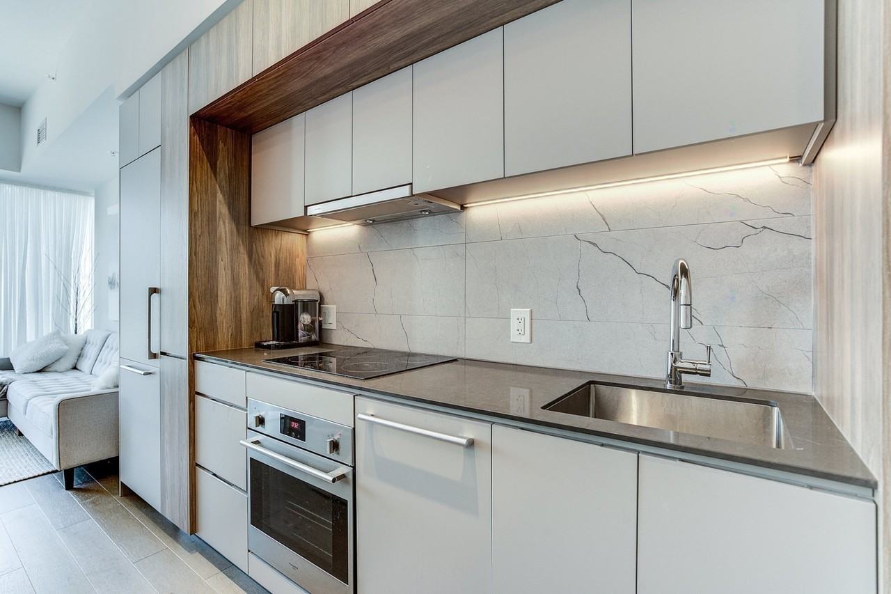 1188 Rue Saint-Antoine O - Photo 6 of 29