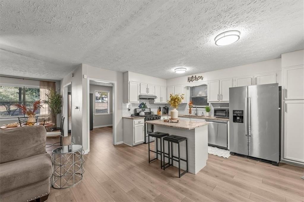 4041 Woodbridge Ct - Photo 6 of 25