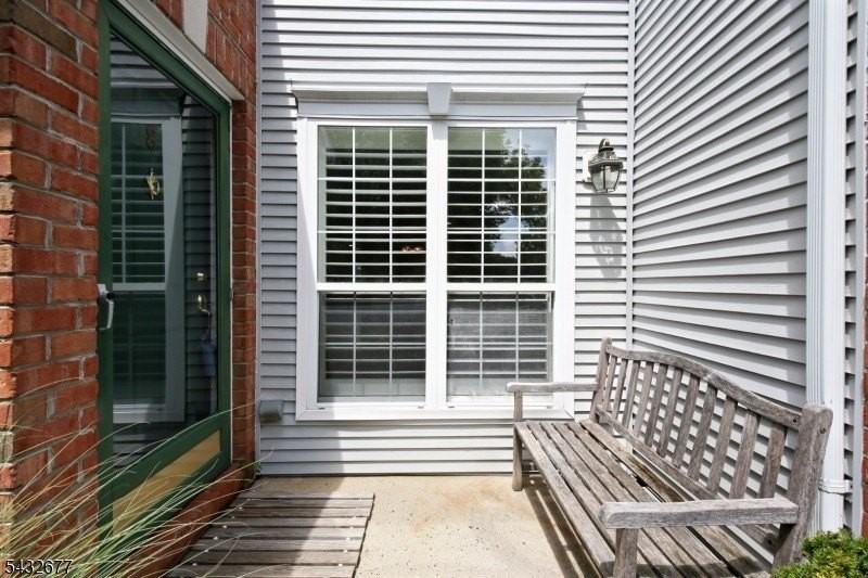 8 Hopkinson Ct - Photo 3 of 24