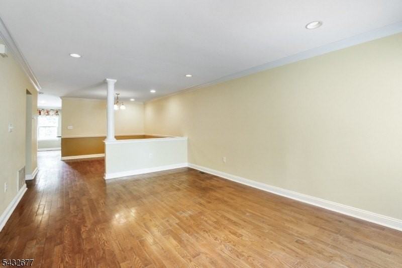 8 Hopkinson Ct - Photo 4 of 24