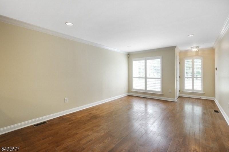 8 Hopkinson Ct - Photo 5 of 24